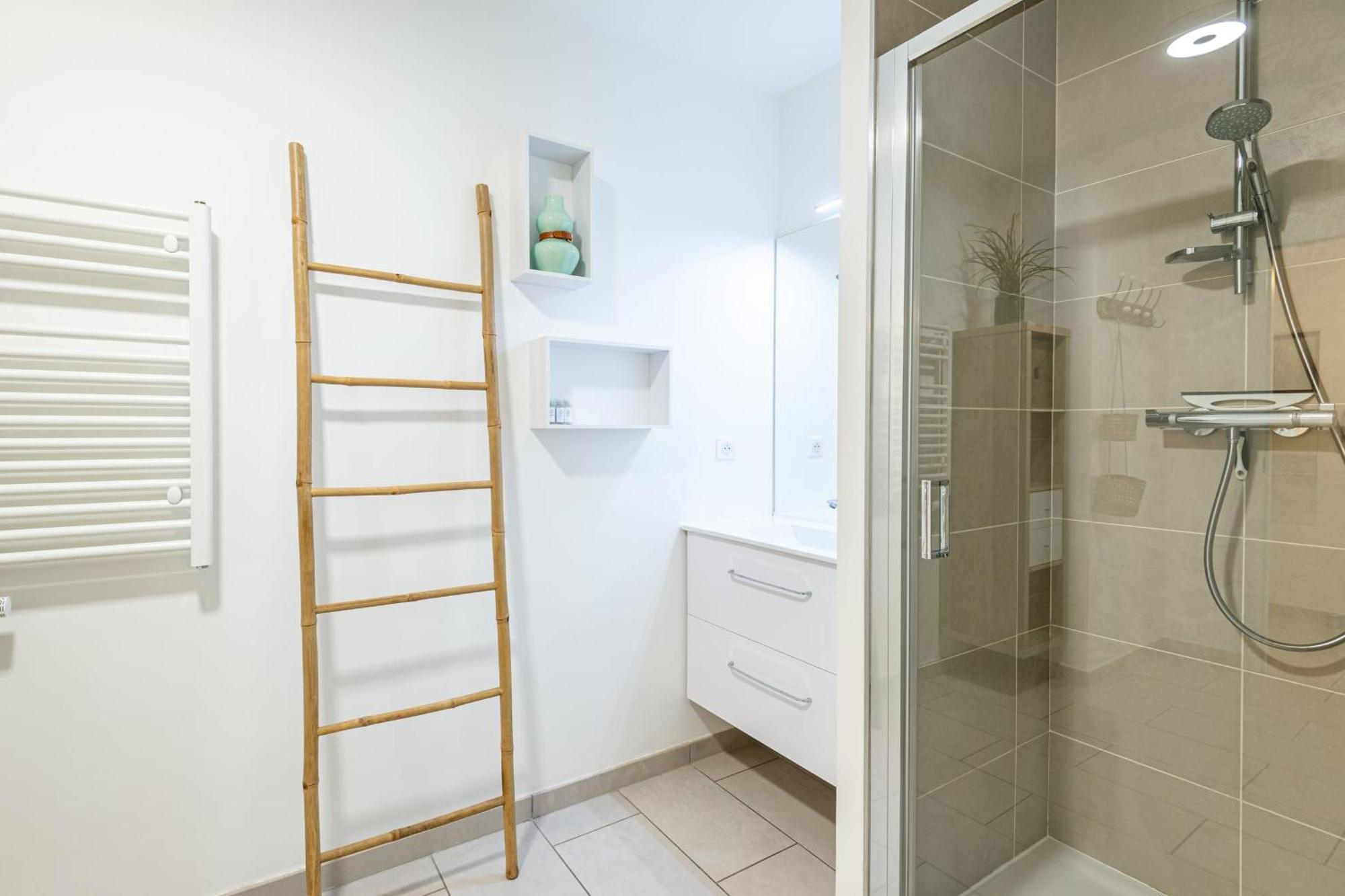 L'Interprete 405 4 - Apartment With Terrace Annecy Bagian luar foto