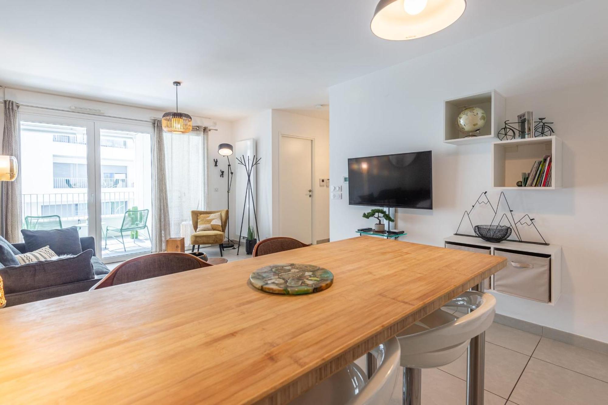 L'Interprete 405 4 - Apartment With Terrace Annecy Bagian luar foto