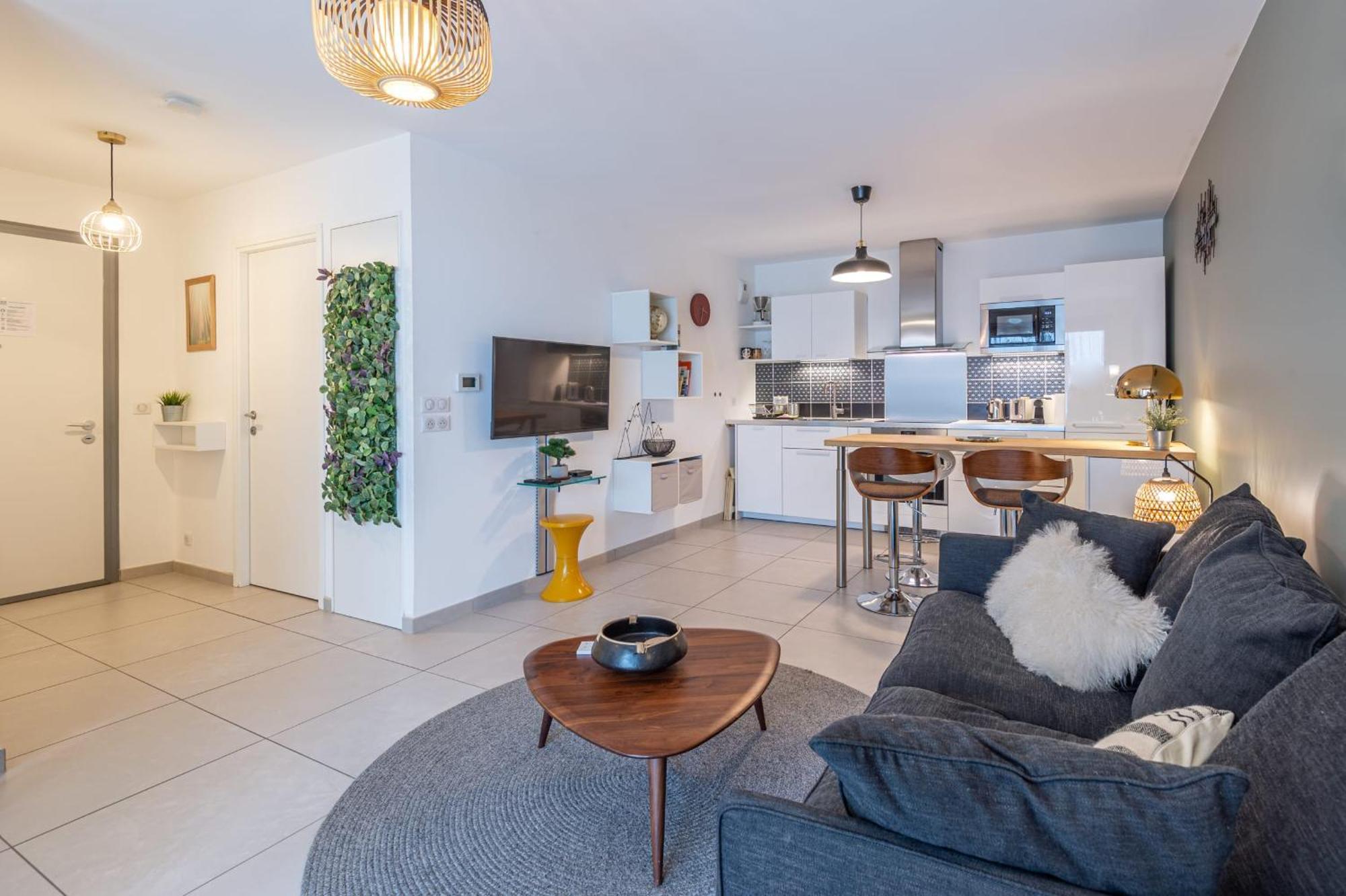 L'Interprete 405 4 - Apartment With Terrace Annecy Bagian luar foto